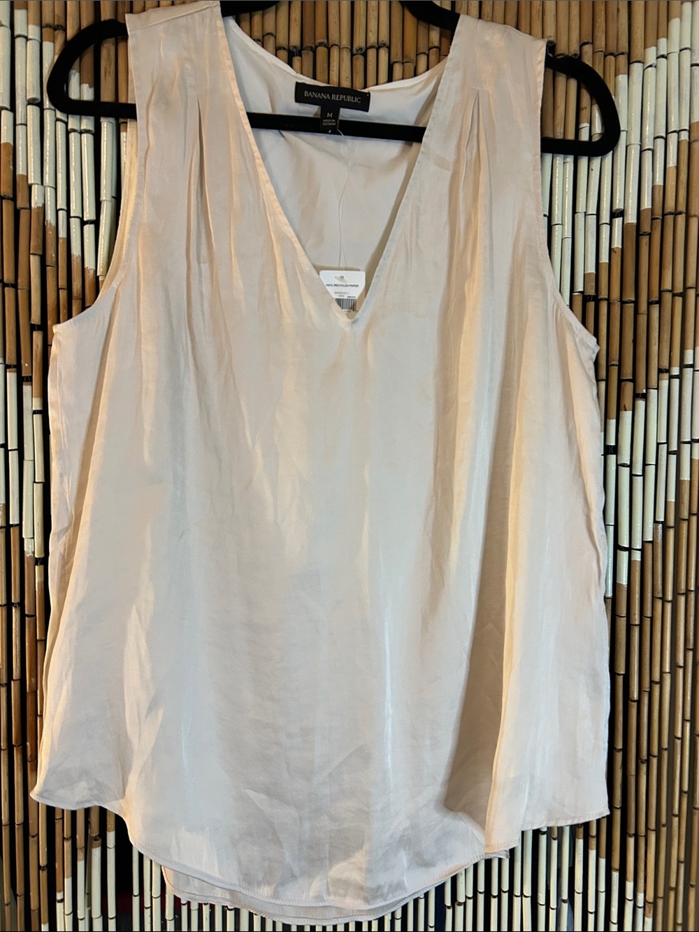 Banana Republic Off White/Cream V-Neck Sleeveless Blouse NWT